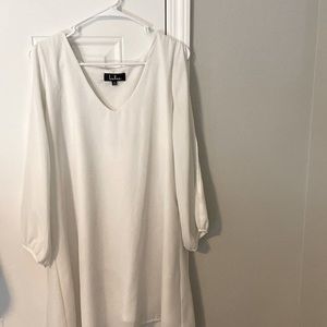 White LuLu’s long sleeve dress with slits in sleeves, size M, new condition